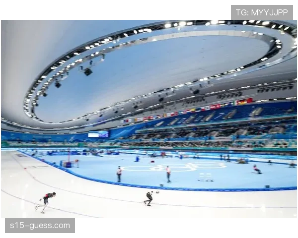 北京大众冰雪公开赛速度滑冰比赛在国家速滑馆举行